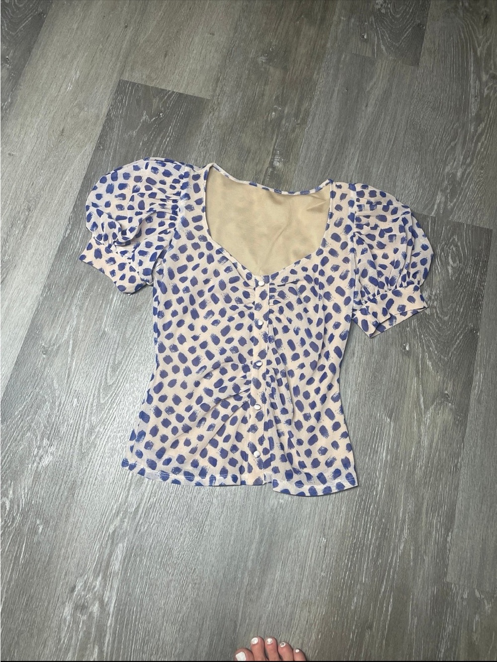Revolve  Short-Sleeve Scoop Neck Blouse in White with Blue Print small